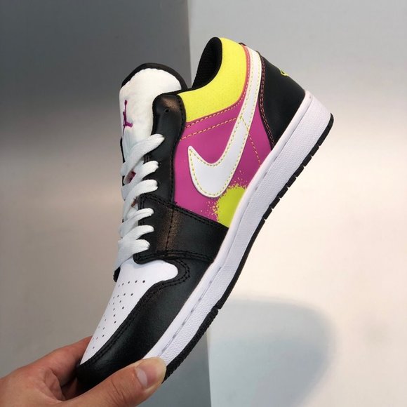 Athletic_Shoes